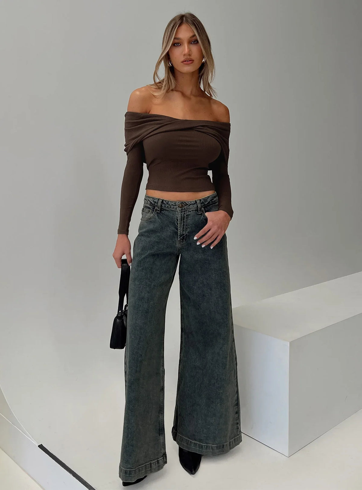 Ziggie Low Rise Baggy Jeans Antique Wash